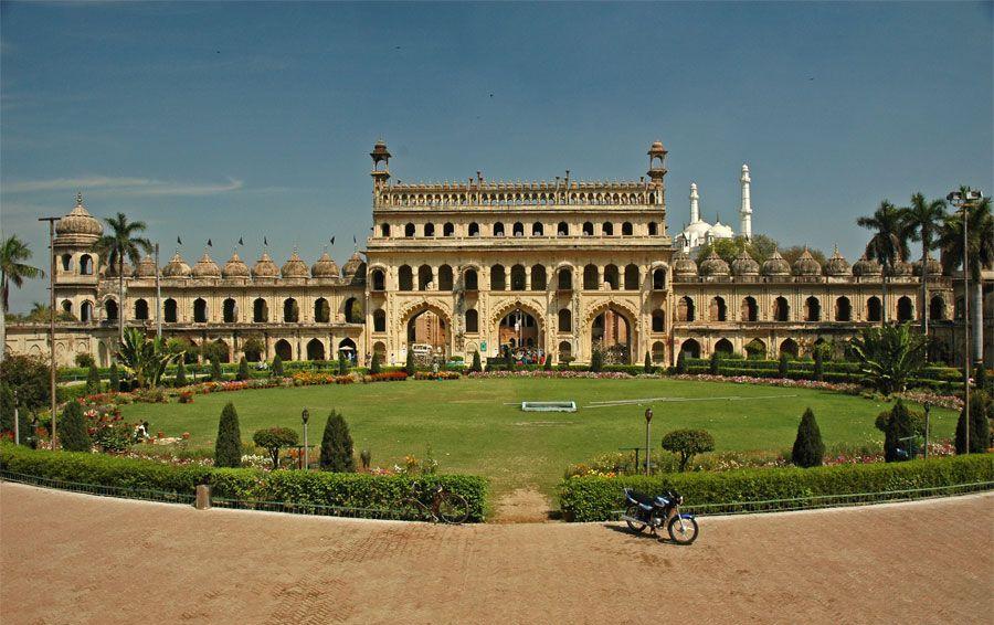 Bara Imambara Tourist Places in Lucknow